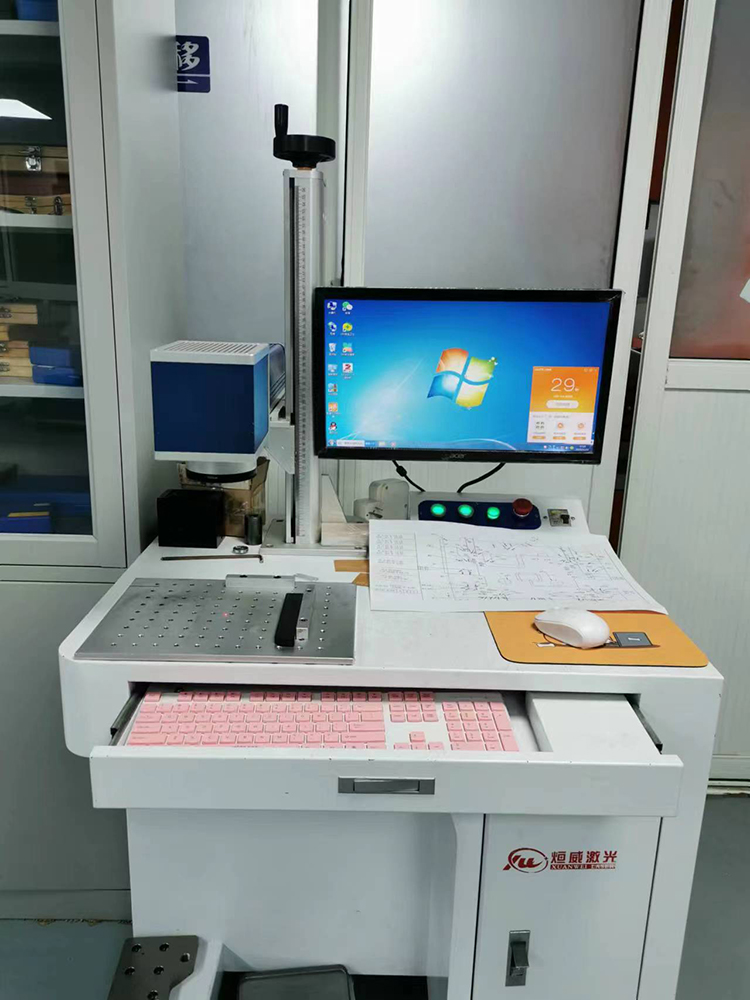 激光刻字机